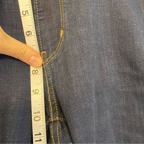 Levi's woman’s Classic Straight Jean hi rise dark wash NWOT size 12 -31x30 - Picture 5 of 12